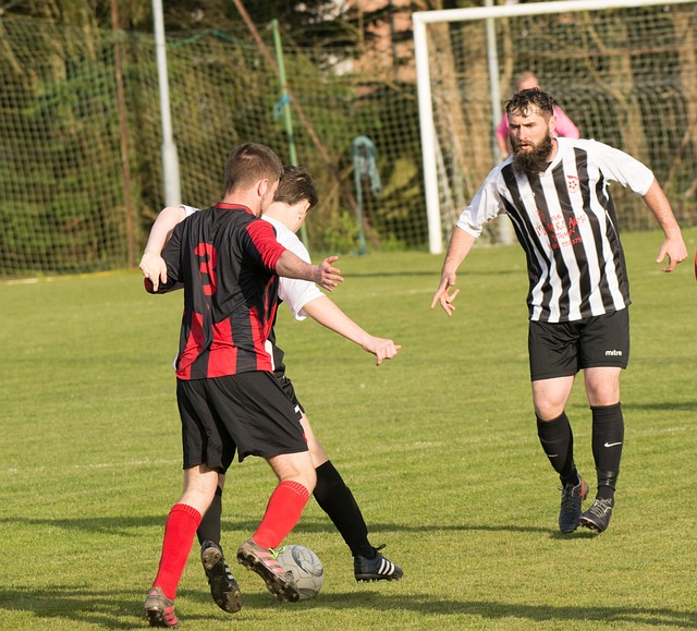 国安球迷跟河南球迷在烧烤店发生冲突，涉事球迷已经被警察带走