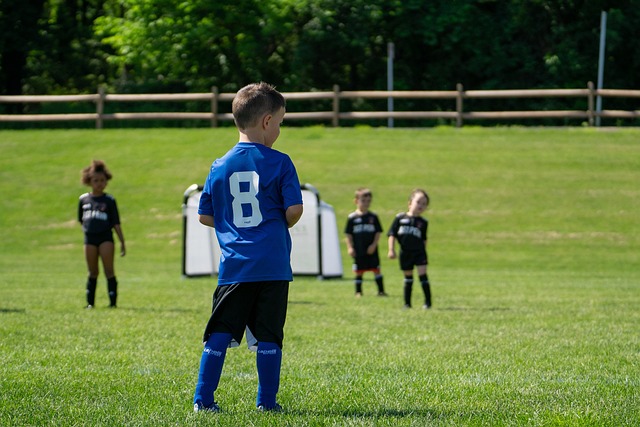 皇马即将签下贝蒂斯15岁天才前锋莫里拉，巴萨也接触过该球员.